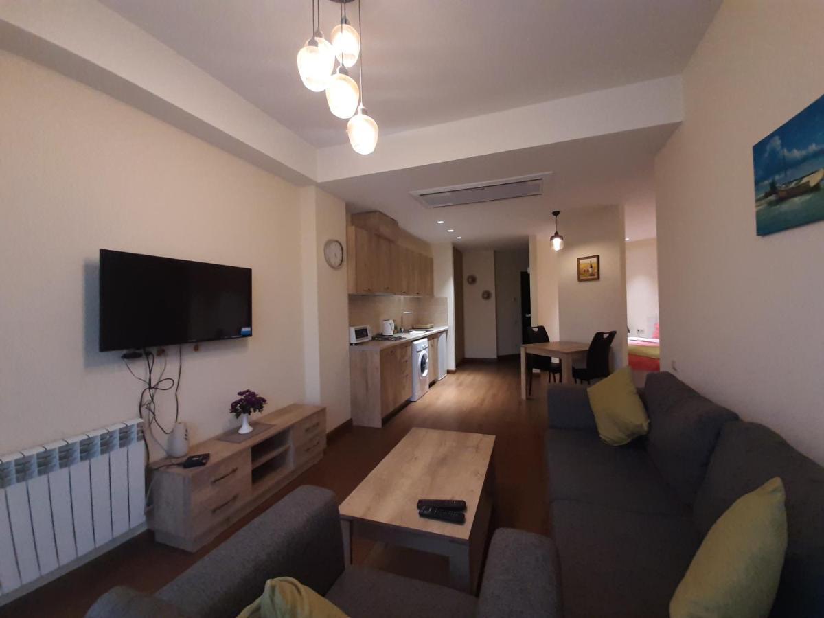 Pride Properties Welcomes You At 17 Buzant St 11-166 Yerevan Armenia Екстер'єр фото